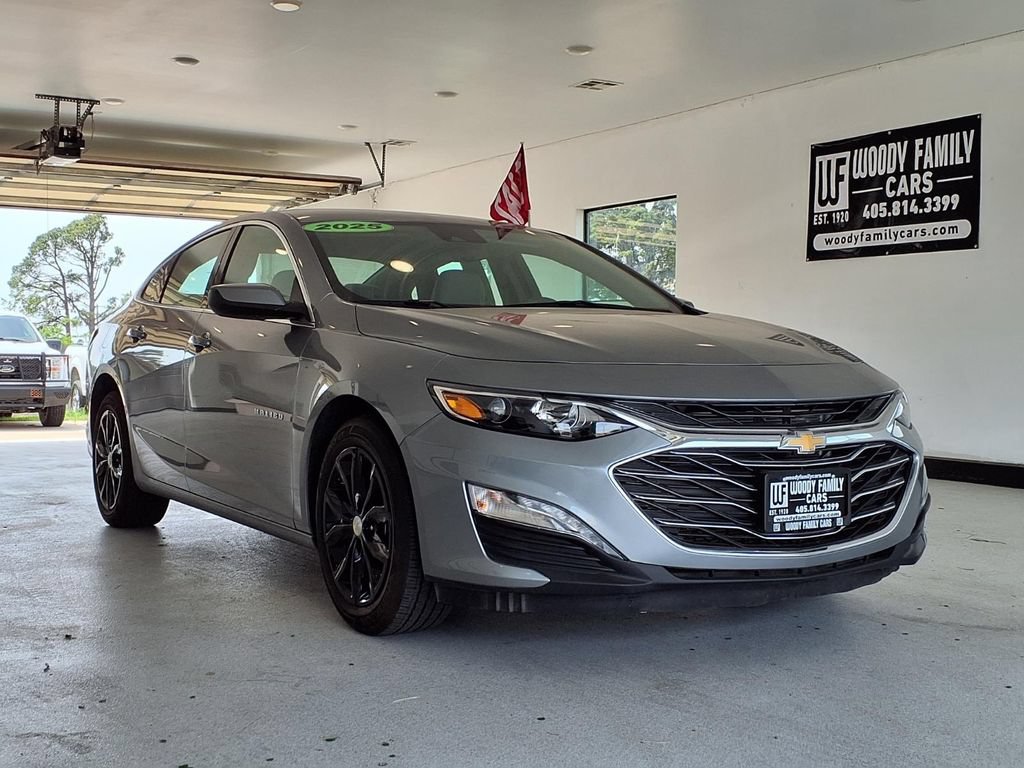 Used 2025 Chevrolet Malibu LT FWD image 18