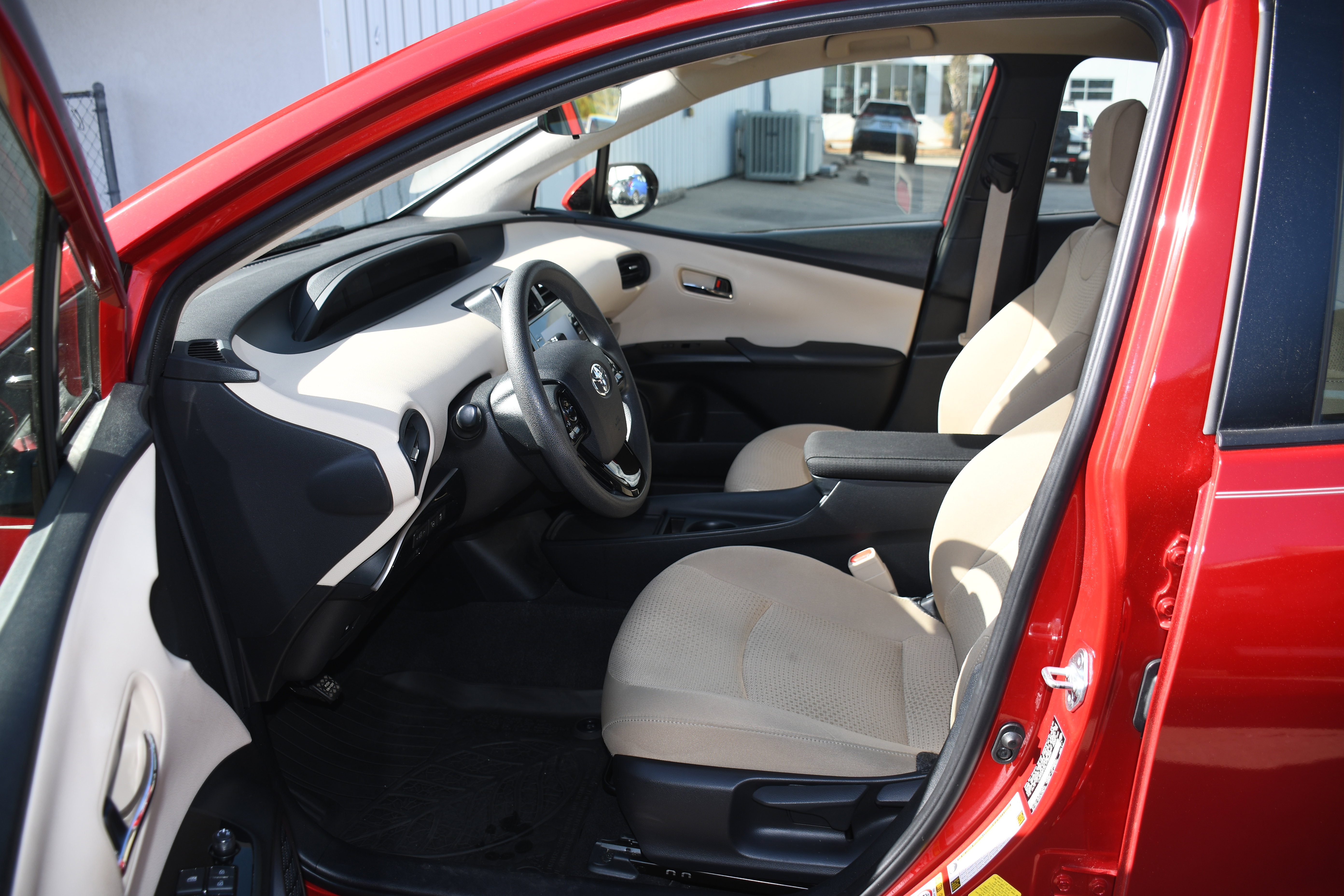 Certified 2020 Toyota Prius LE image 7