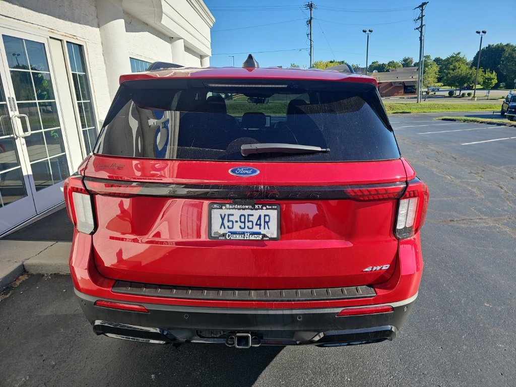 Used 2025 Ford Explorer ST-Line w/ ST-Line Street Pack AWD/4WD image 5