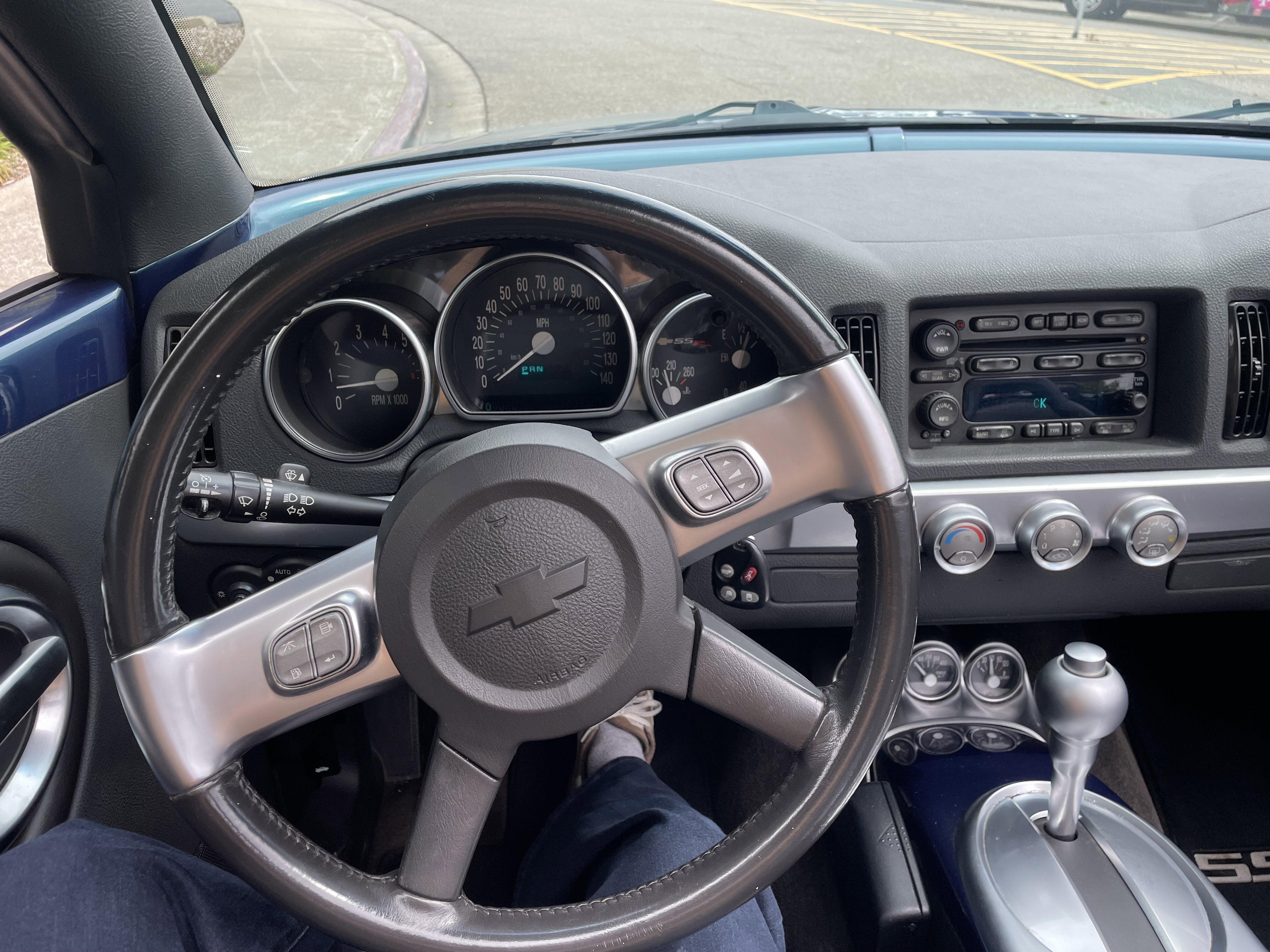 Used 2005 Chevrolet SSR w/ Preferred Equipment Group RWD image 10