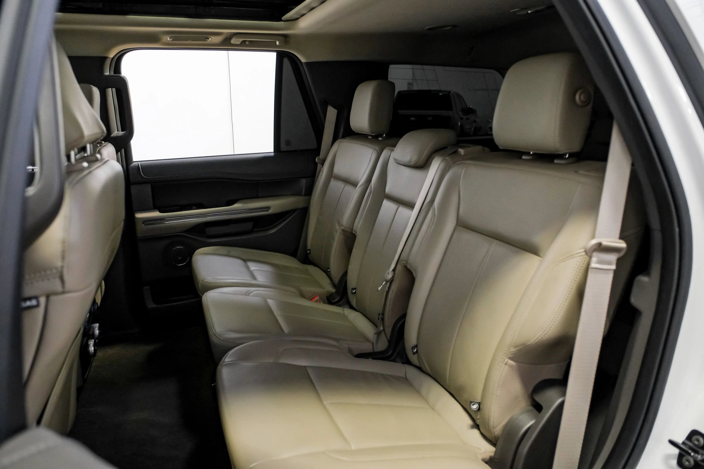 Used 2020 Ford Expedition XLT w/ Equipment Group 202A RWD image 35