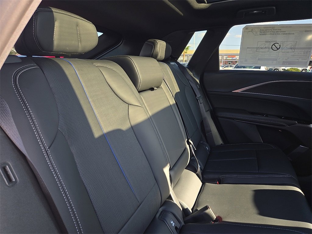 New 2025 Cadillac Lyriq Luxury image 15