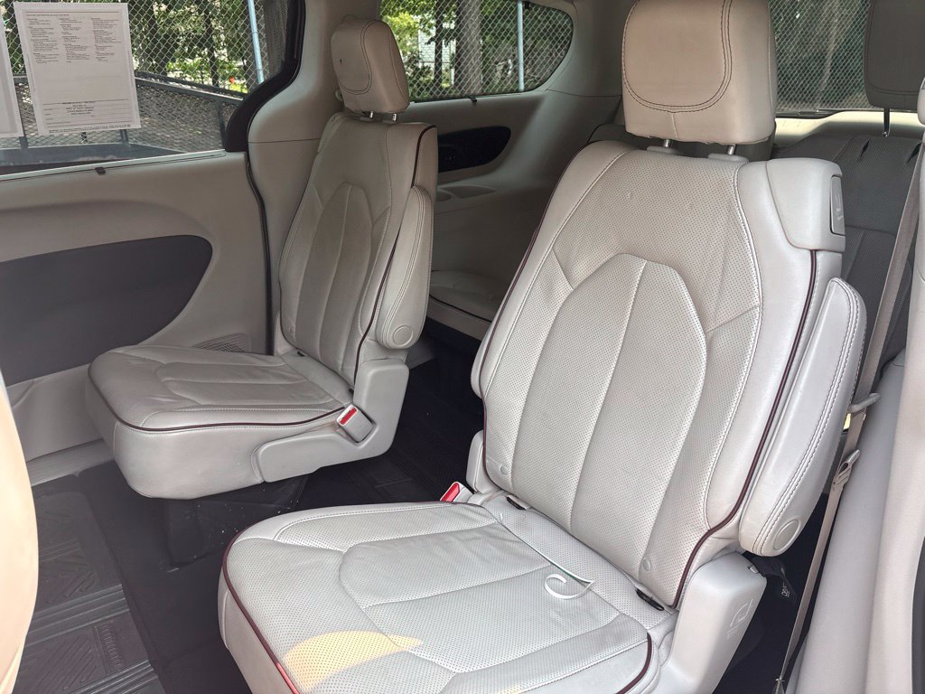 Used 2020 Chrysler Pacifica Limited FWD image 25