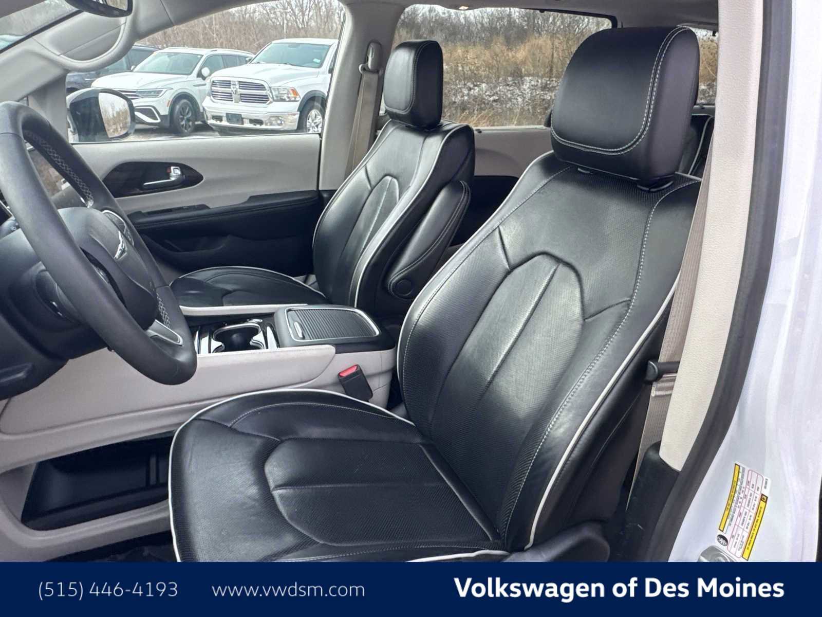 Used 2024 Chrysler Pacifica Limited image 11