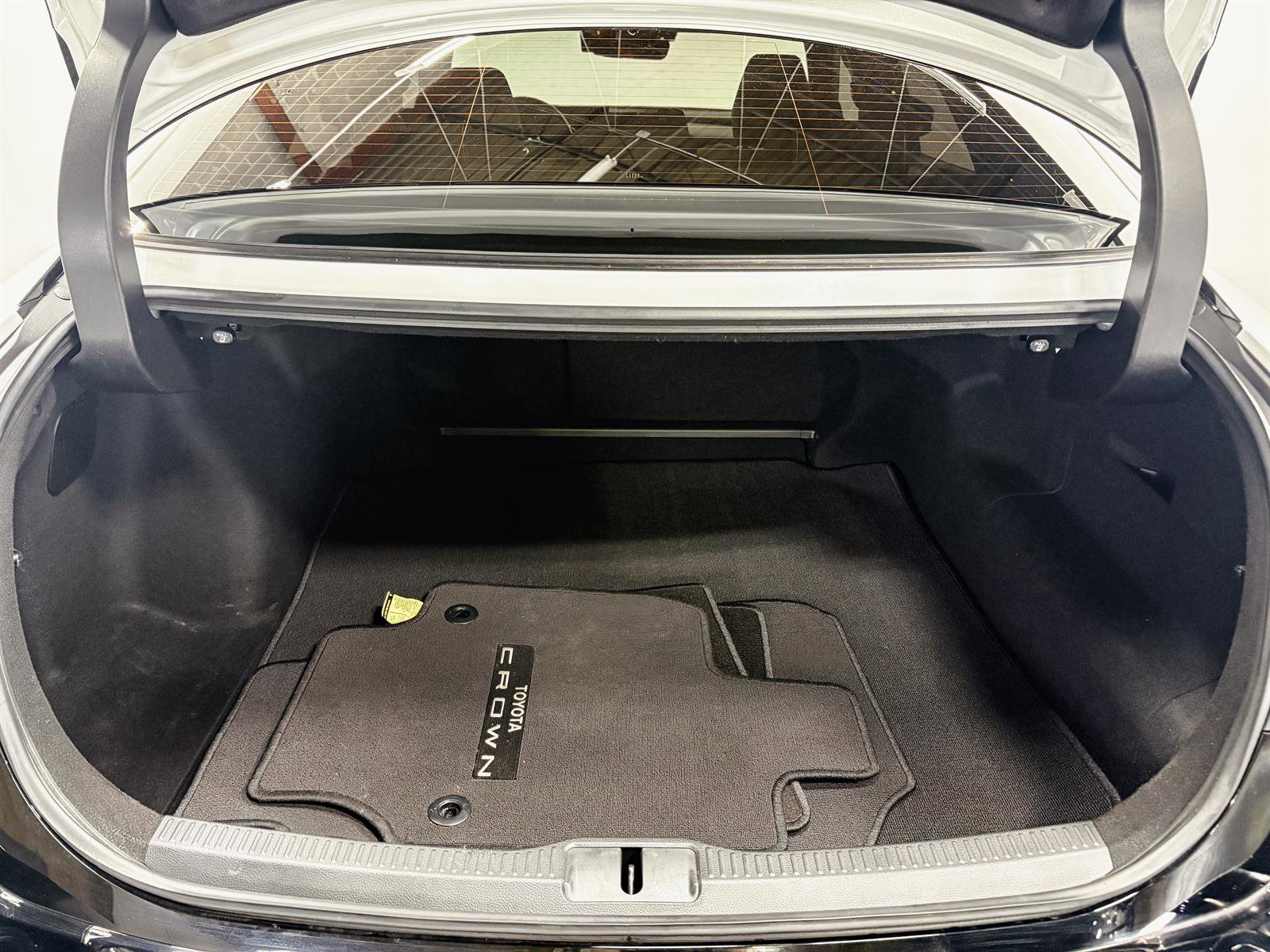 Certified 2025 Toyota Crown Platinum image 11