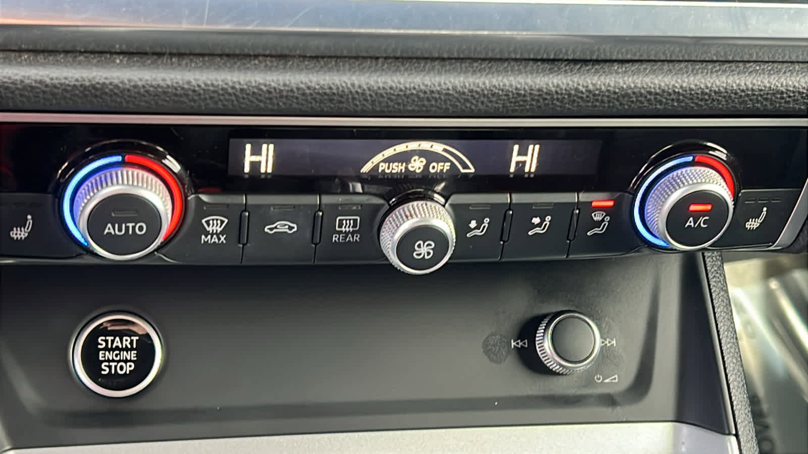 Used 2023 Audi Q3 2.0T Premium image 14