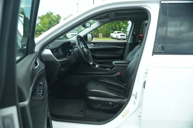 Used 2022 Jeep Grand Cherokee L Limited AWD/4WD image 14