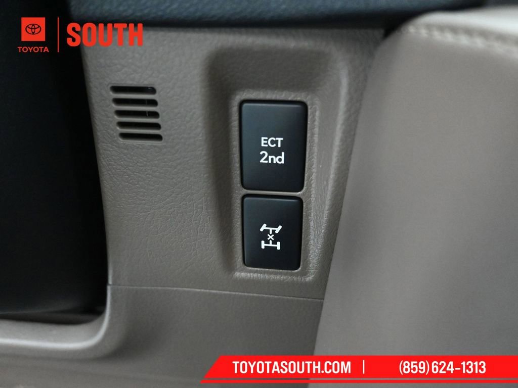 Used 2023 Lexus GX 460 Premium w/ Premium Package image 26