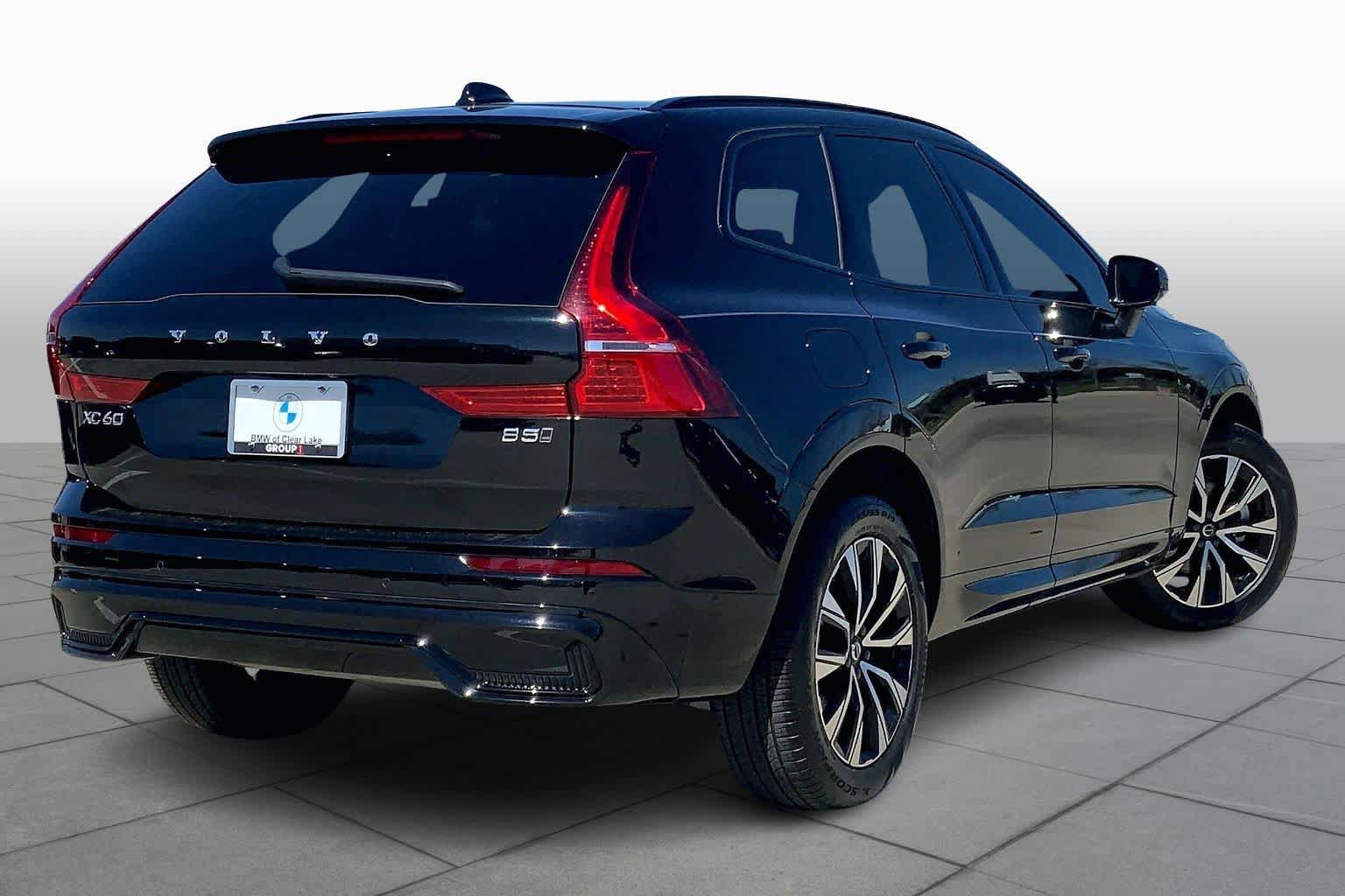 Used 2025 Volvo XC60 B5 Plus image 12