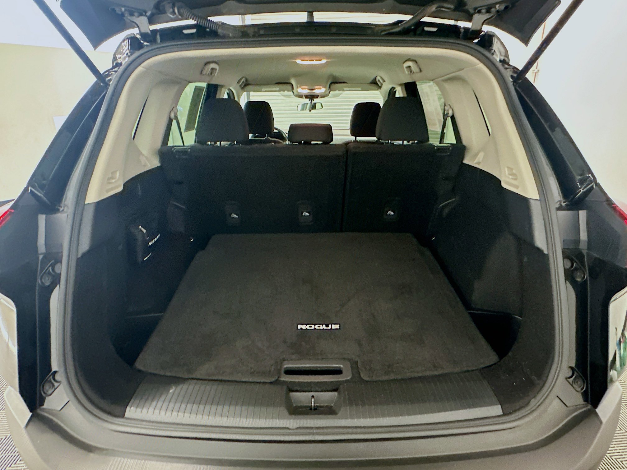 Used 2023 Nissan Rogue S image 30