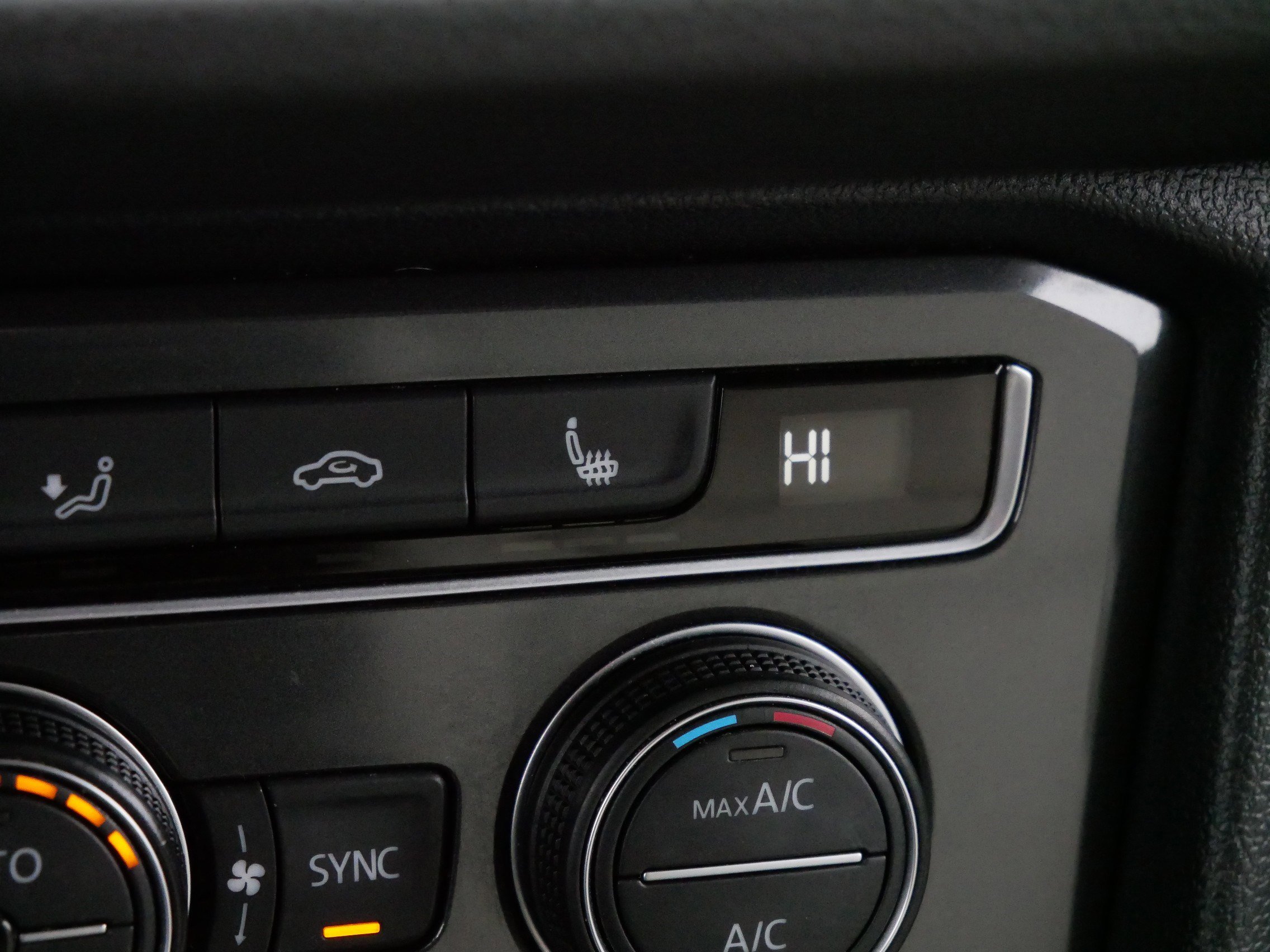 Used 2021 Volkswagen Tiguan SE w/ Panoramic Sunroof Package image 29