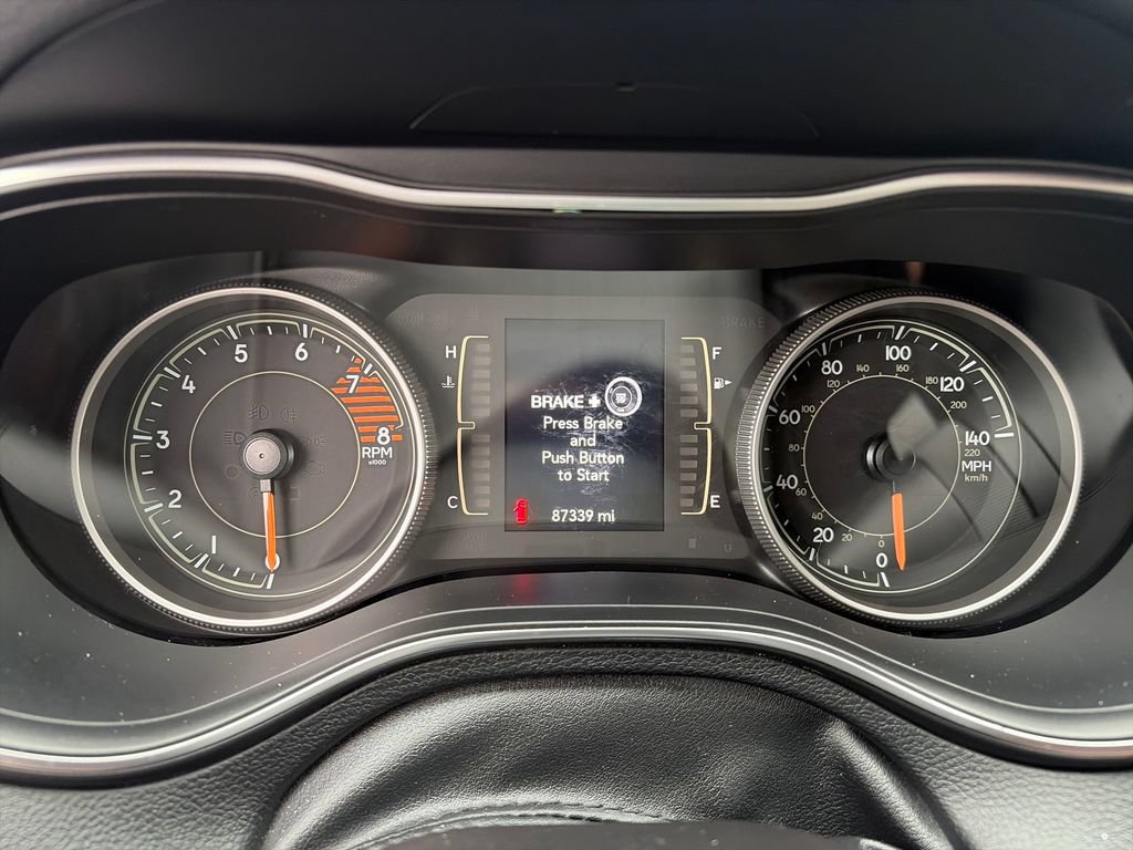 Used 2019 Jeep Cherokee Latitude Plus AWD/4WD image 17