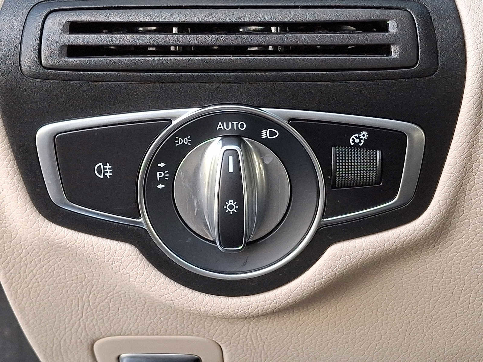 Used 2021 Mercedes-Benz GLC 300 4MATIC image 21