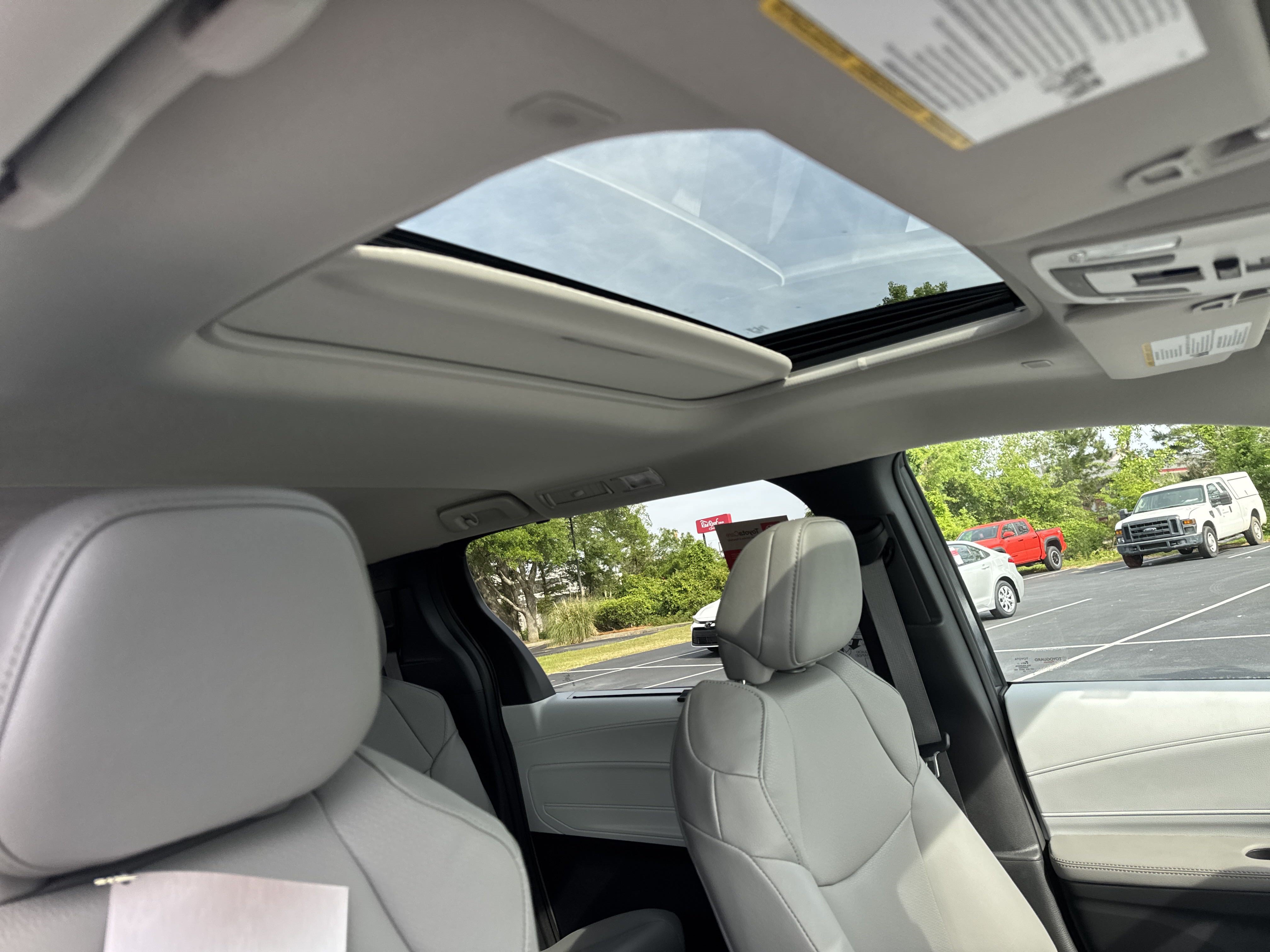 New 2025 Toyota Sienna XLE FWD image 38