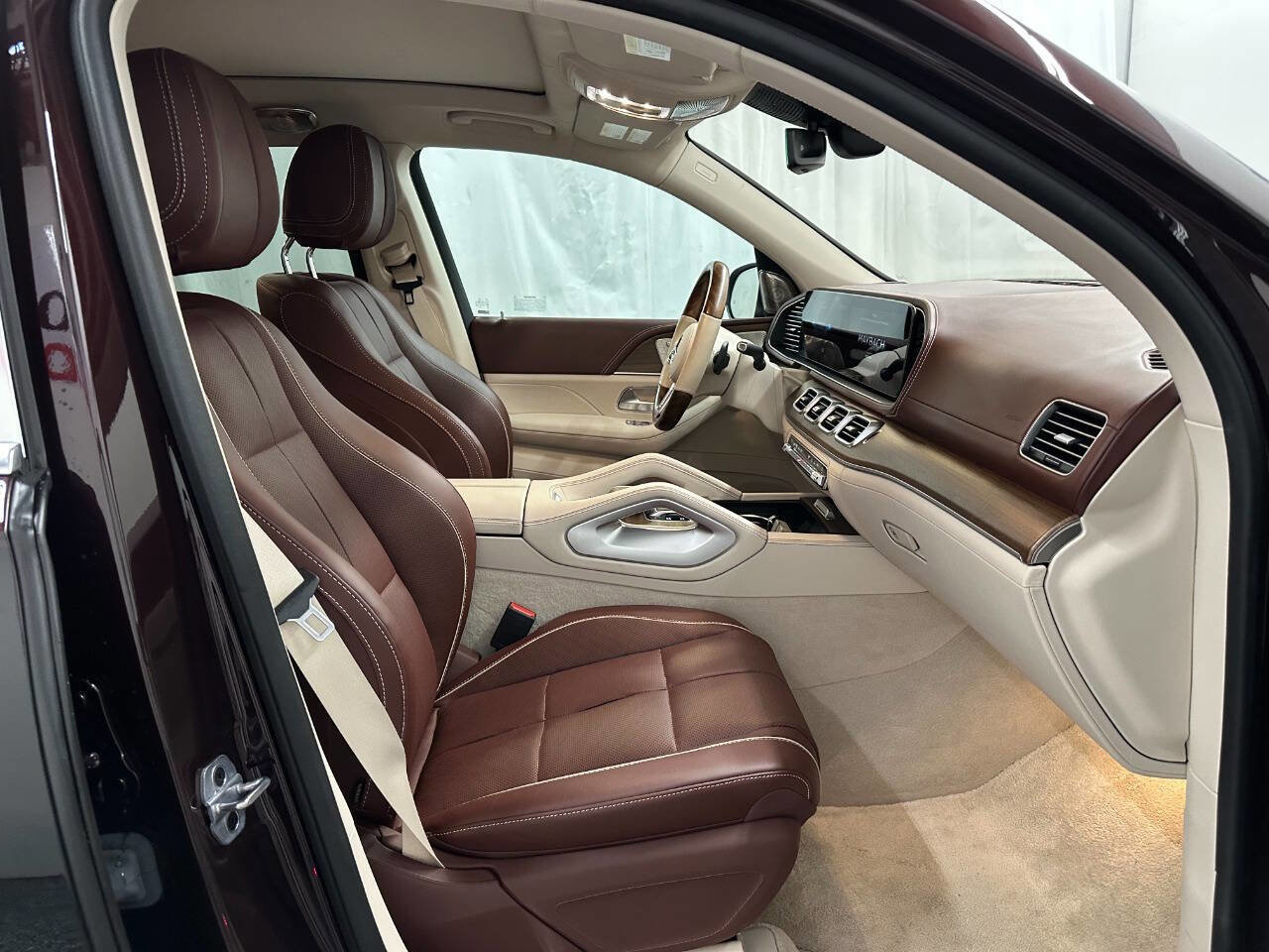 Used 2023 Mercedes-Benz Maybach GLS 600 4MATIC image 11