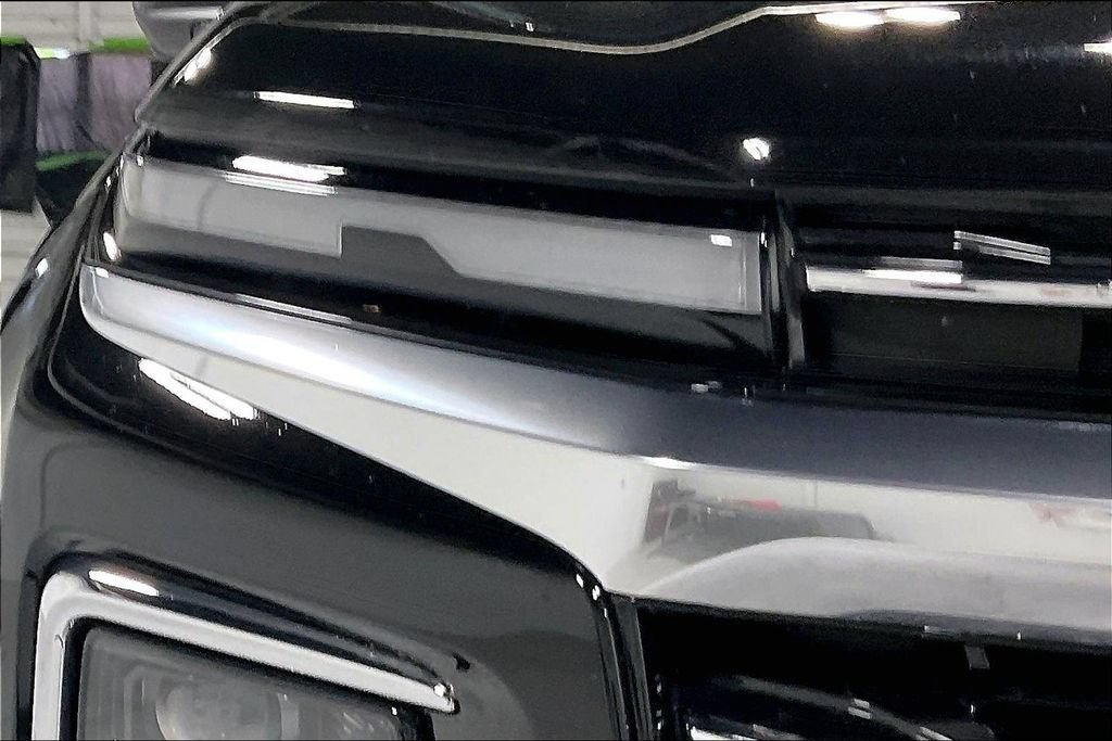 Used 2025 Chevrolet Traverse High Country w/ LPO, Floor Liner Package AWD/4WD image 37