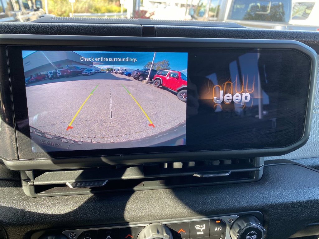 Certified 2024 Jeep Wrangler Unlimited AWD/4WD image 16