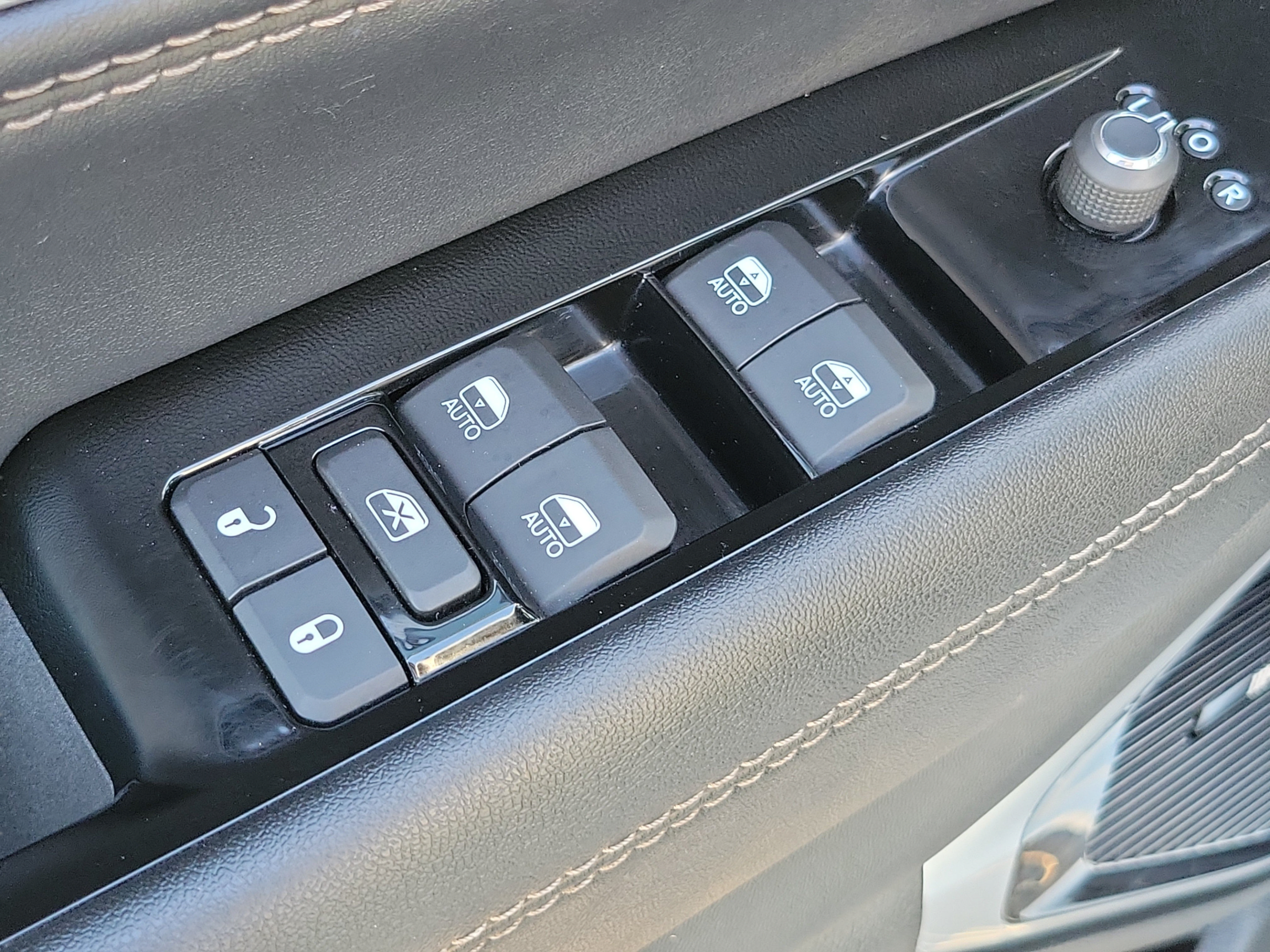 Used 2024 Jeep Wagoneer L Series III w/ Premium Group I AWD/4WD image 19