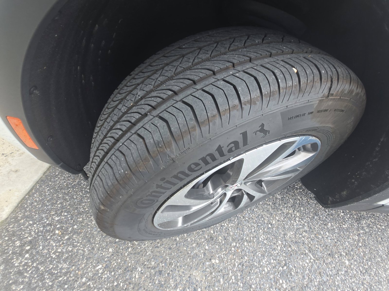 Used 2023 Buick Envision Essence AWD/4WD image 7
