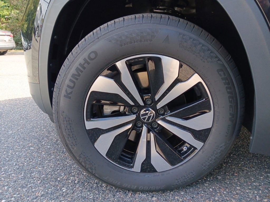 Used 2025 Volkswagen Atlas SE image 26