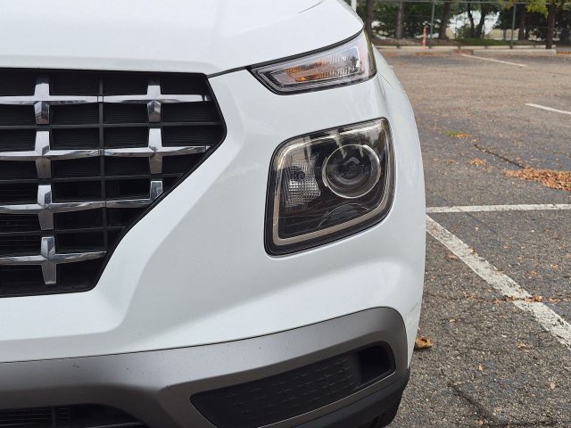 Used 2022 Hyundai Venue SEL FWD image 9