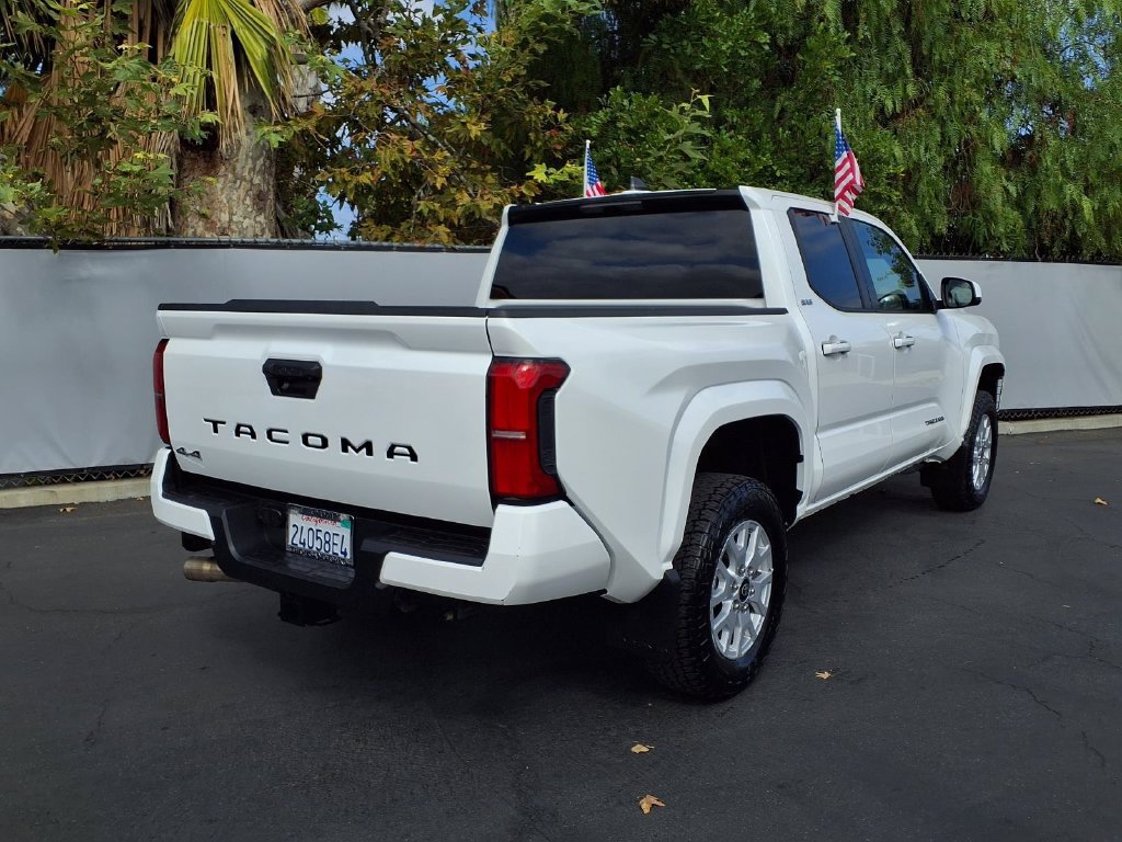 Used 2025 Toyota Tacoma SR5 AWD/4WD image 5