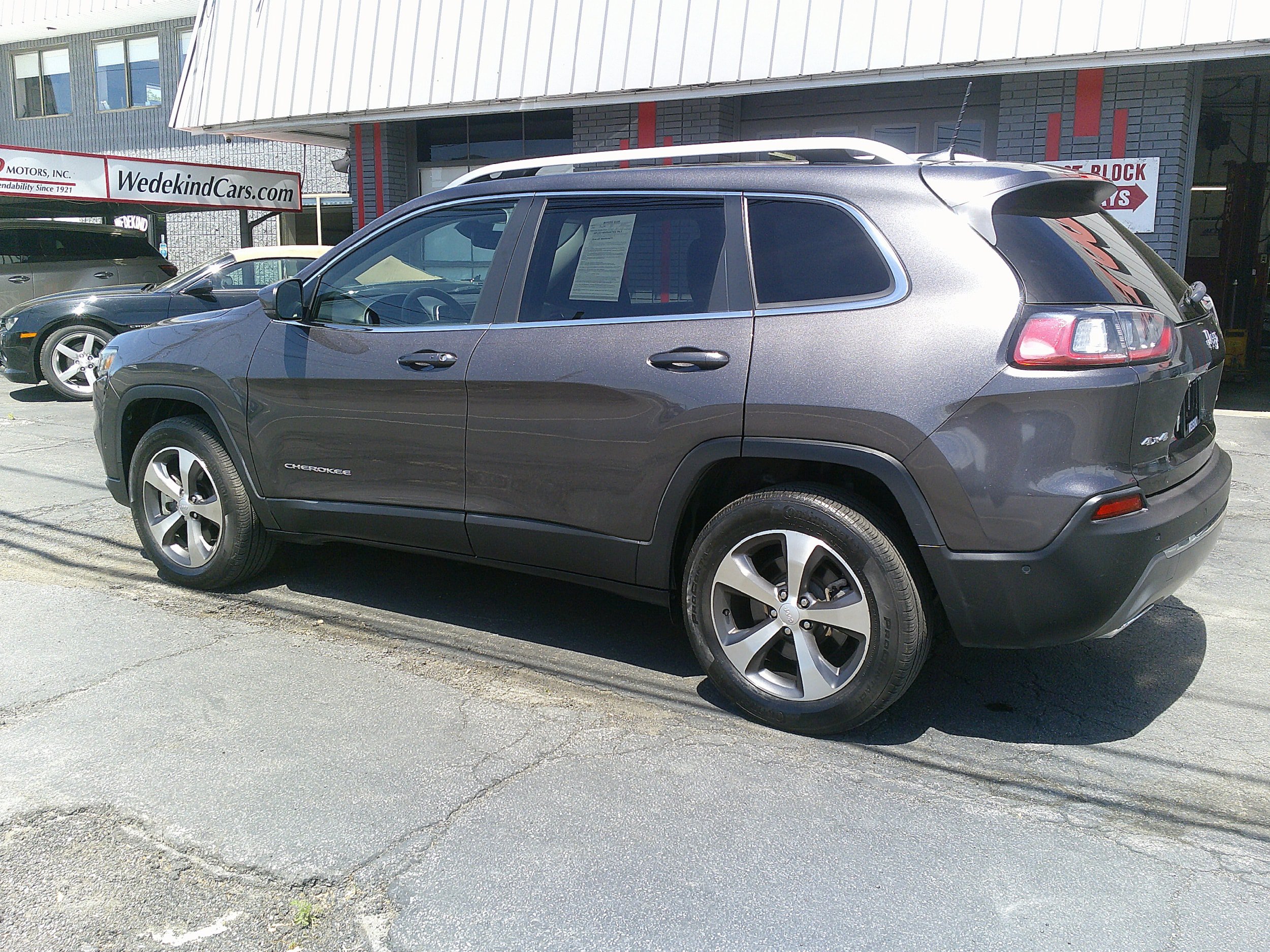 Used 2021 Jeep Cherokee Limited AWD/4WD image 14