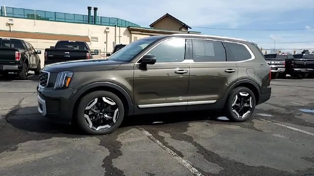 Used 2025 Kia Telluride S FWD image 4