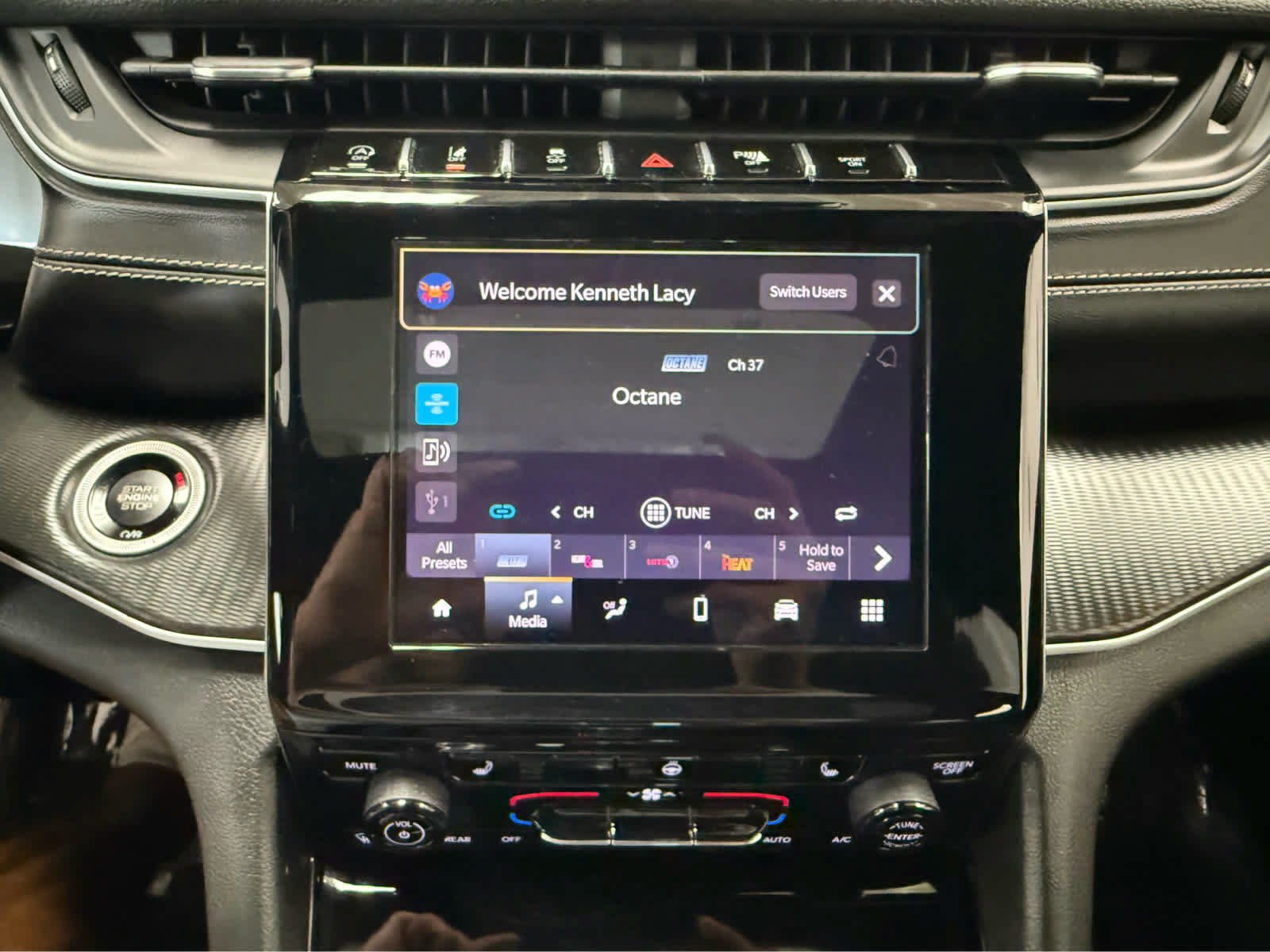 Used 2023 Jeep Grand Cherokee L Laredo AWD/4WD image 18