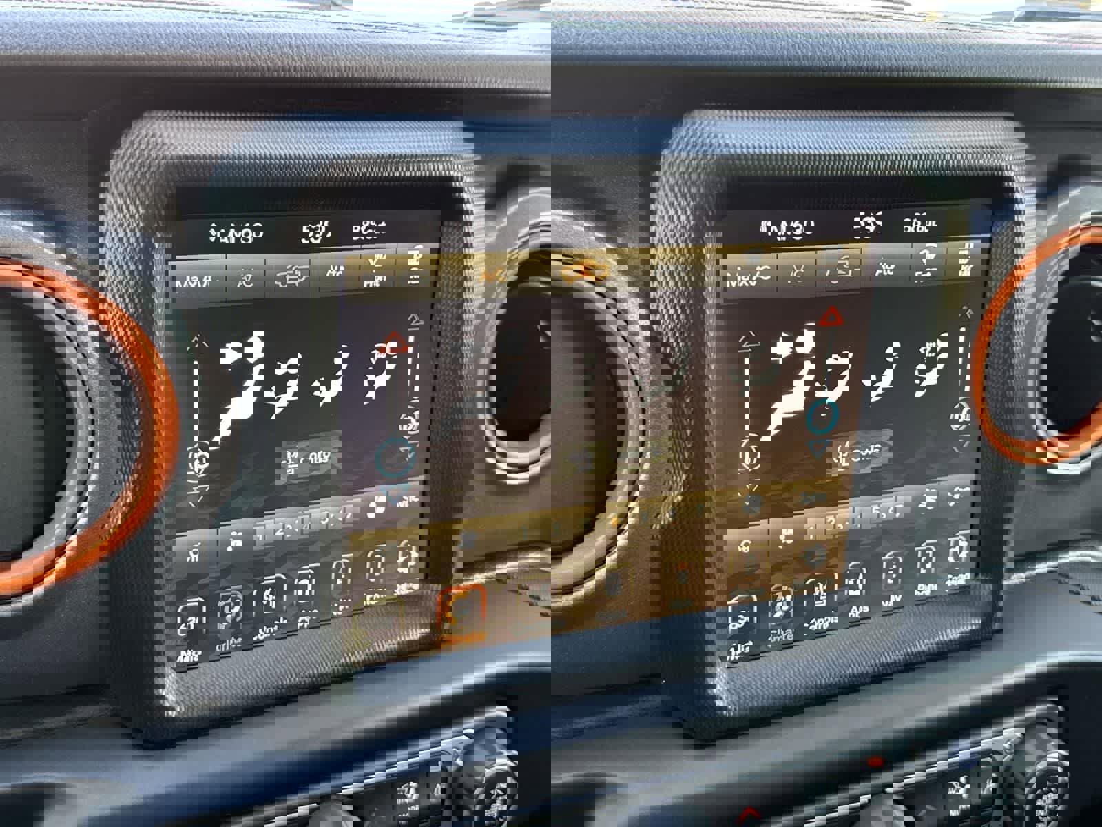 Used 2023 Jeep Gladiator Mojave w/ Cold Weather Group image 13