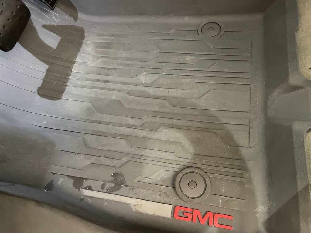 Used 2021 GMC Acadia Denali w/ Denali Technology Package FWD image 32