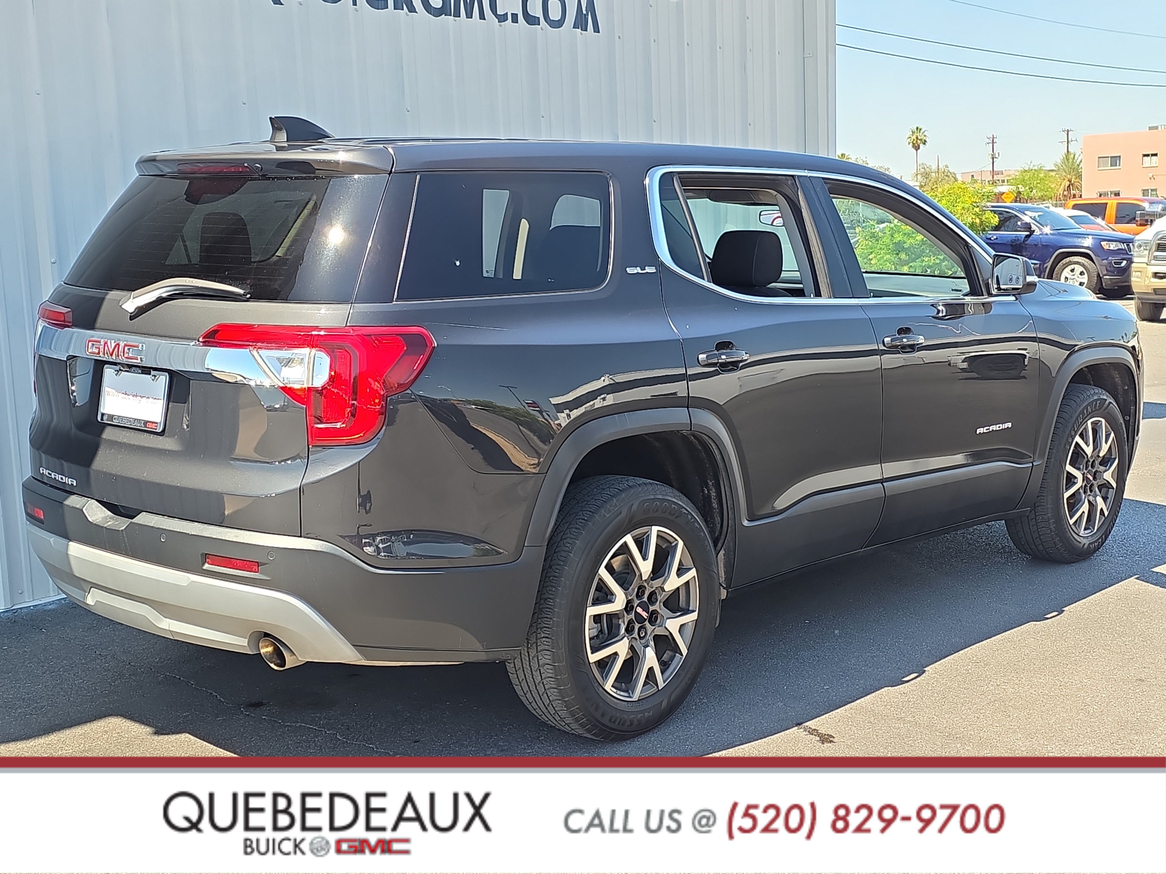 Used 2020 GMC Acadia SLE w/ LPO, Black Accent Package FWD image 7