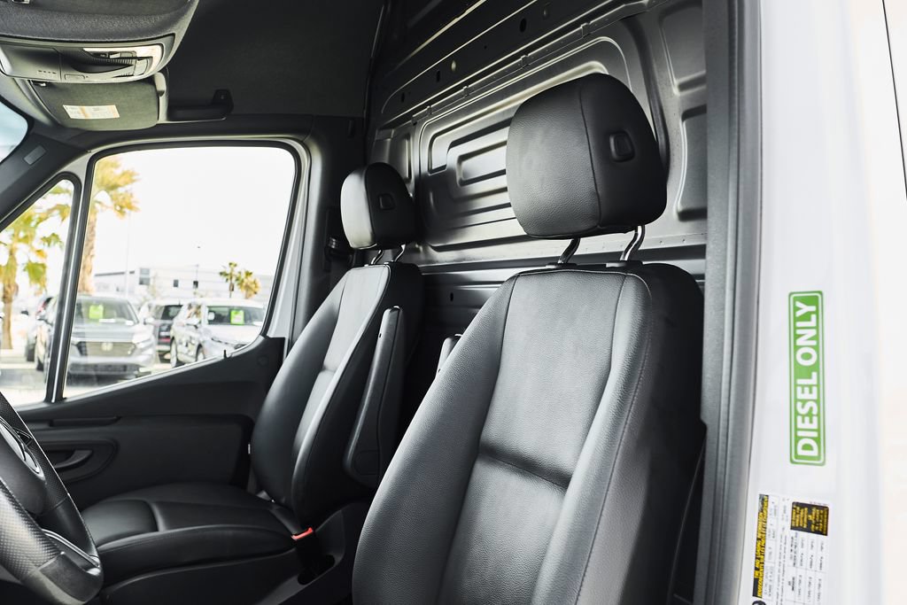 Used 2025 Mercedes-Benz Sprinter 2500 image 34