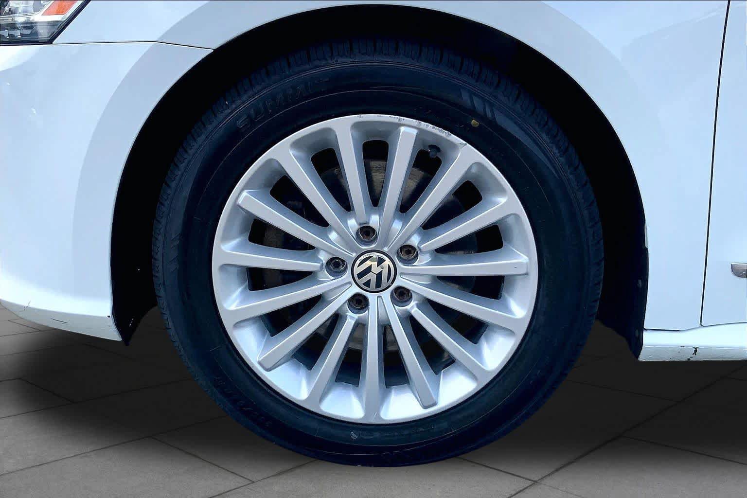 Used 2017 Volkswagen Passat 1.8T SE FWD image 11