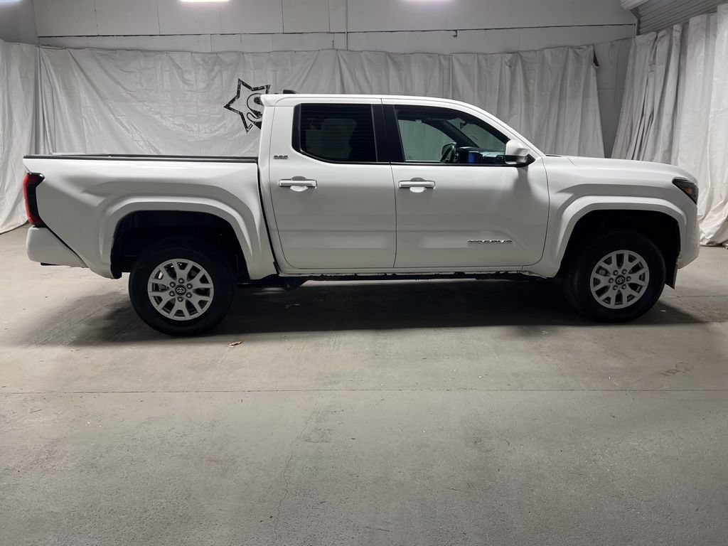 Used 2024 Toyota Tacoma SR5 AWD/4WD image 8