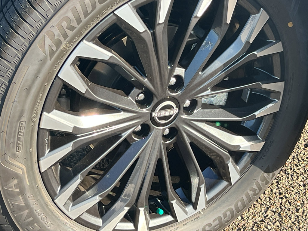 New 2026 Nissan Rogue Platinum w/ Platinum Premium Package image 2