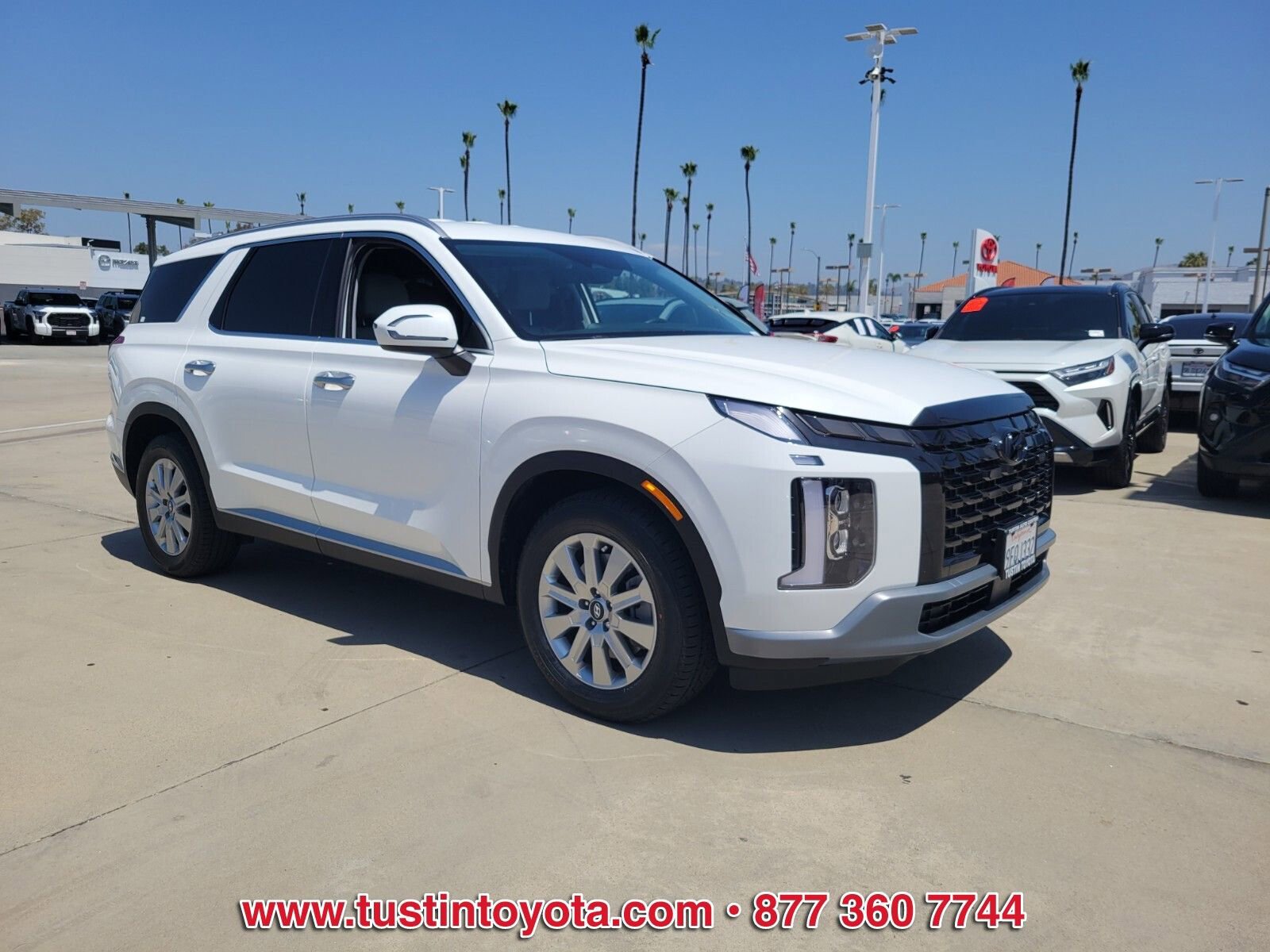 Used 2023 Hyundai Palisade SEL w/ Cargo Package FWD image 2