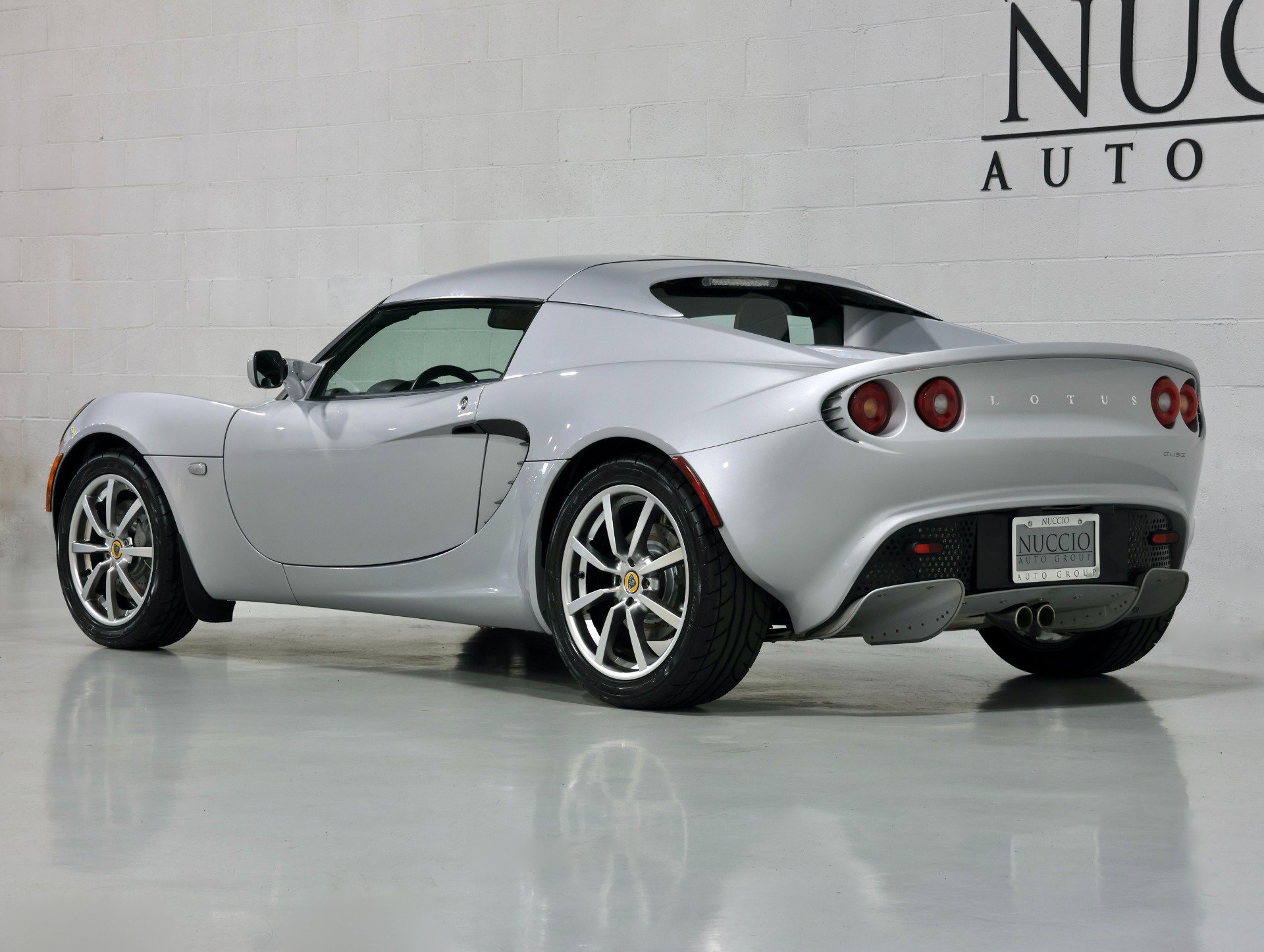Used 2005 Lotus Elise image 11