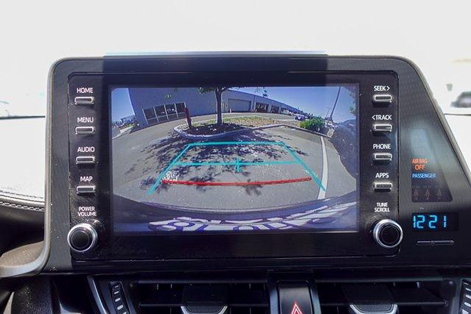 Used 2019 Toyota C-HR XLE FWD image 21