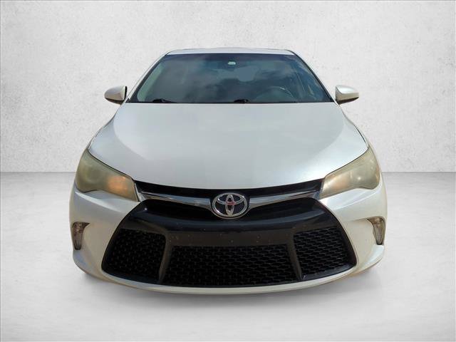 Used 2016 Toyota Camry SE w/ Moonroof Package FWD image 2