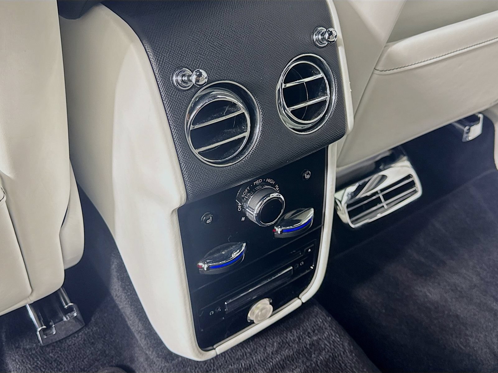 Certified 2021 Rolls-Royce Cullinan AWD/4WD image 26