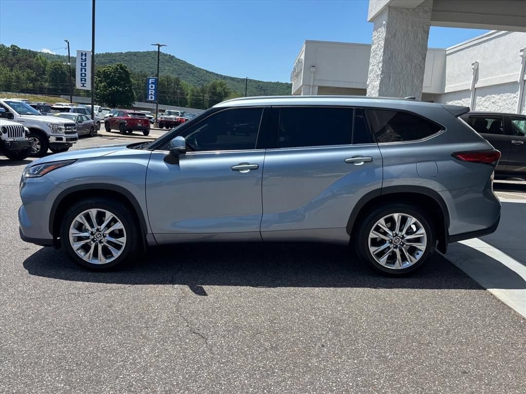 Used 2023 Toyota Highlander Limited AWD/4WD image 24
