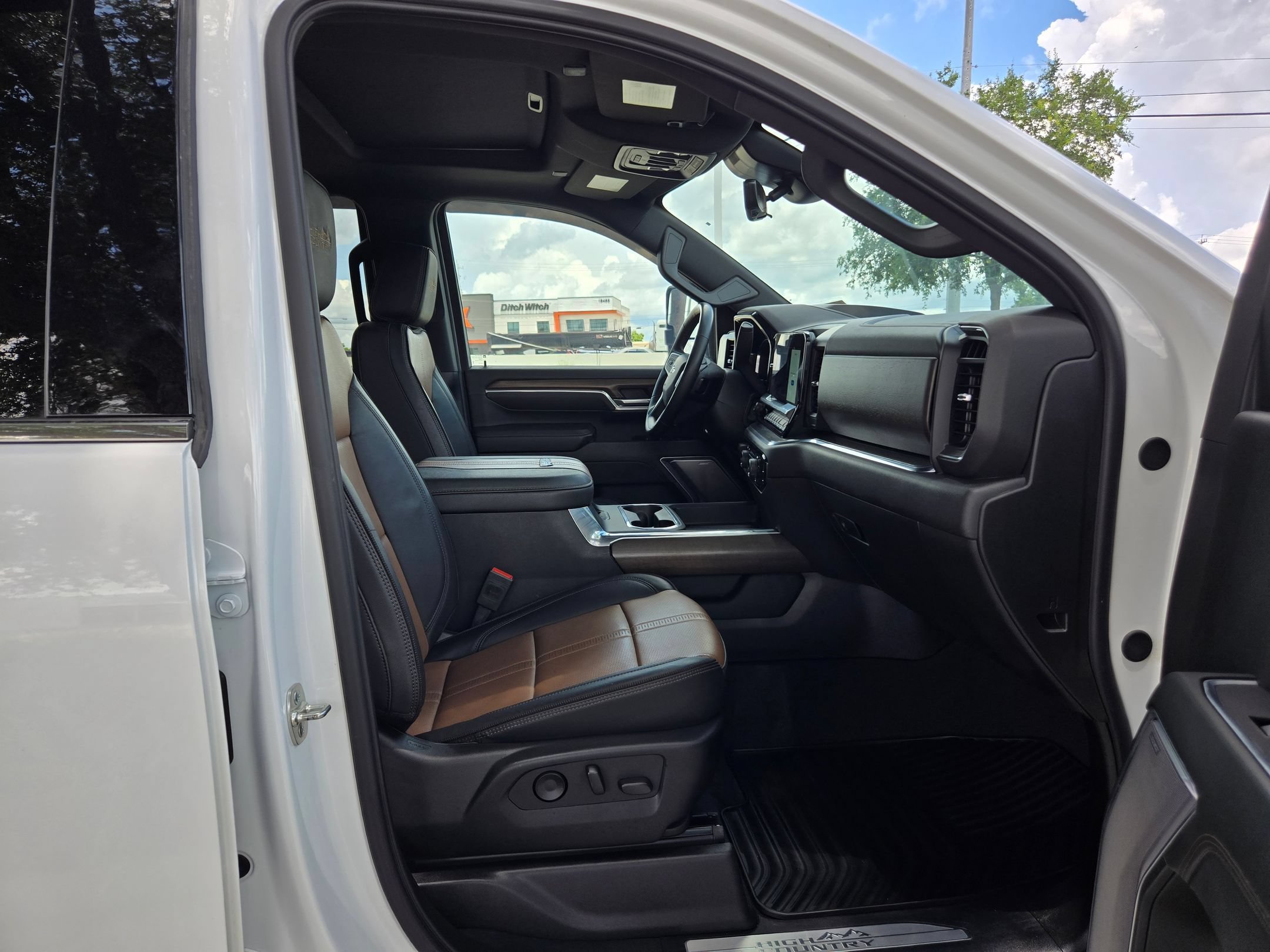 Certified 2025 Chevrolet Silverado 3500 High Country w/ High Country Premium Package AWD/4WD image 24