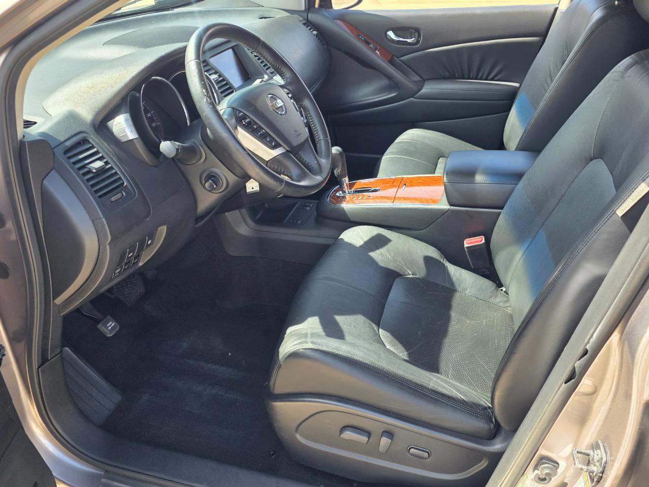 Used 2010 Nissan Murano LE w/ Navigation Pkg image 9