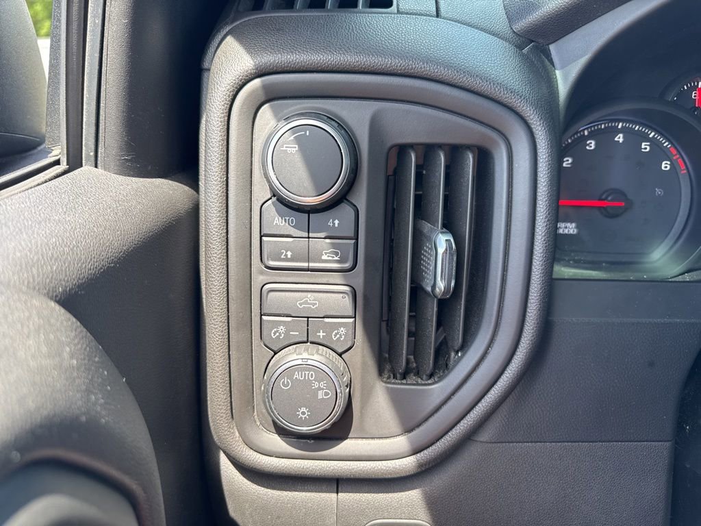 Used 2019 Chevrolet Silverado 1500 Custom w/ Custom Value Package image 12