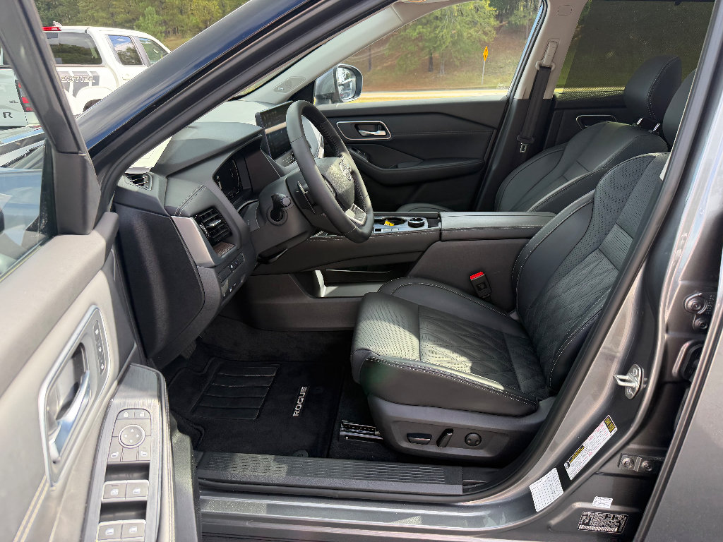 Used 2026 Nissan Rogue Platinum w/ Platinum Premium Package AWD/4WD image 13