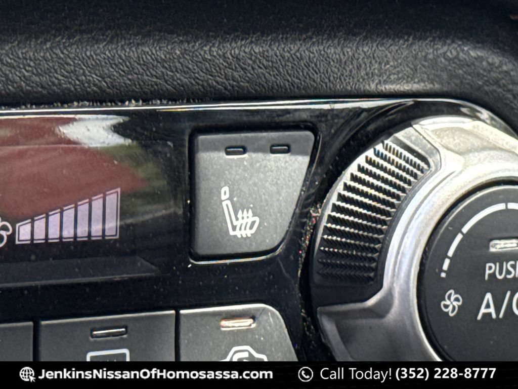 Certified 2024 Nissan Versa SR FWD image 37