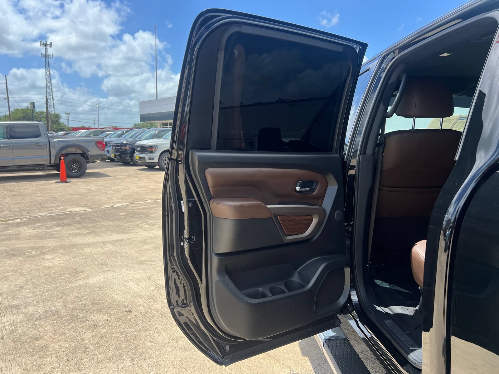 Used 2022 Nissan Titan Platinum Reserve w/ Moonroof Package AWD/4WD image 17