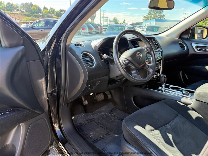 Used 2016 Nissan Pathfinder SV w/ SV Cold Weather Package AWD/4WD image 10