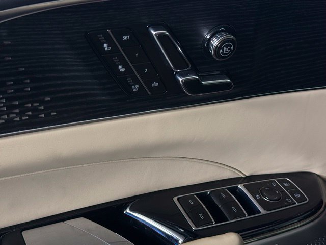Used 2024 Cadillac Lyriq Luxury w/ Nappa Leather Package AWD/4WD image 16
